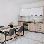 Three-square House {apartment} Gioiosa Marea