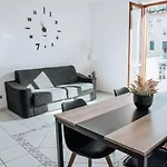 Three-square House {apartment} Apartamento *