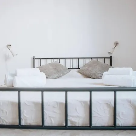Three-square House {apartment} * Gioiosa Marea
