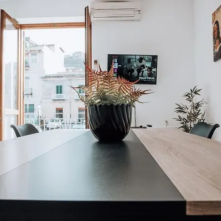 Apartamento Three-square House {apartment}