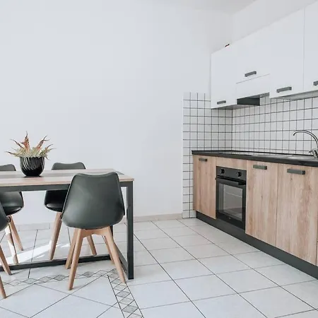 Three-square House {apartment} *